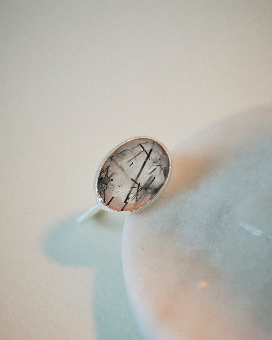 (ブラックルチルインクオーツ/silver) oval flower ring